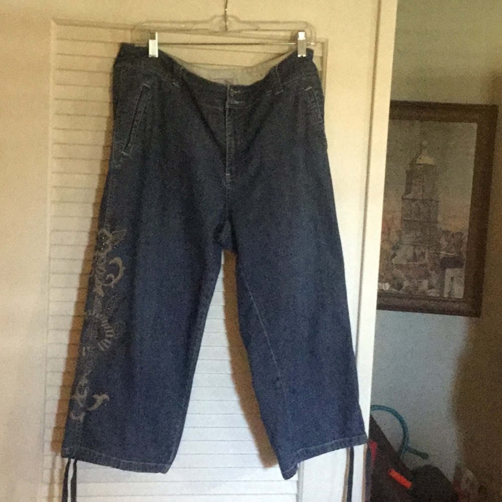 Chico’s 2.5 Platinum Crop Capris